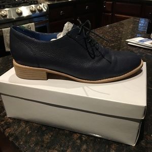 Gap Oxfords in Navy